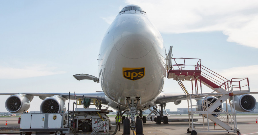 UPS avión de carga