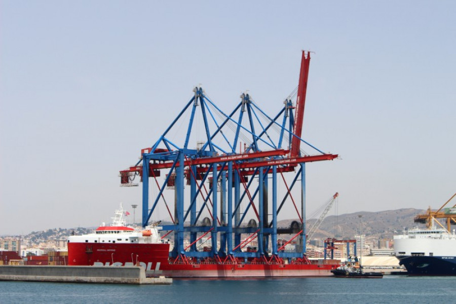 Llegada gruas al puerto de malaga 34455