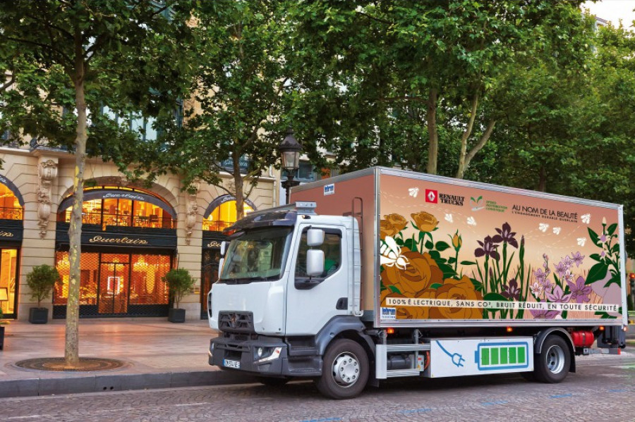 Renault trucks d electric guerlain 32015