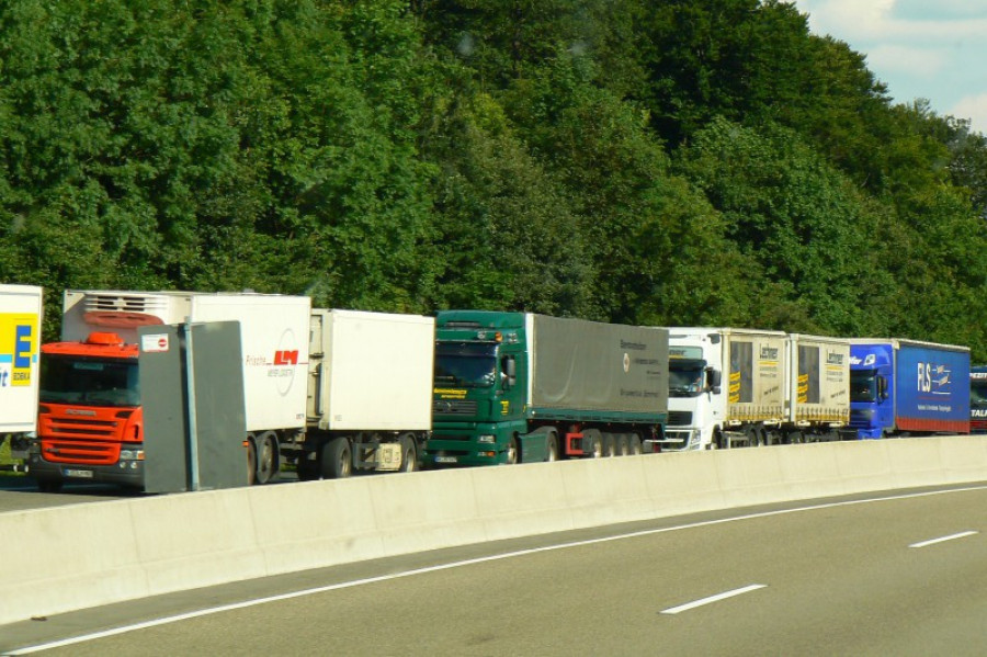 Circulacion camiones 24060