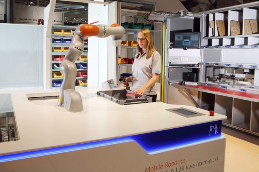 Carrypick work station kuka swisslog 25235
