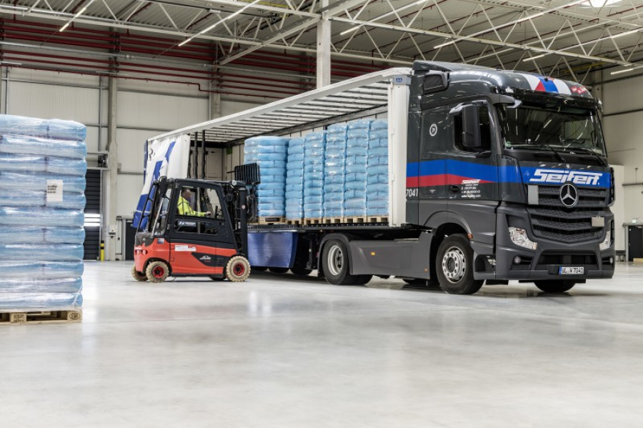Mercedes benz actros 1843 ls 4x2 daimlergroup 25142