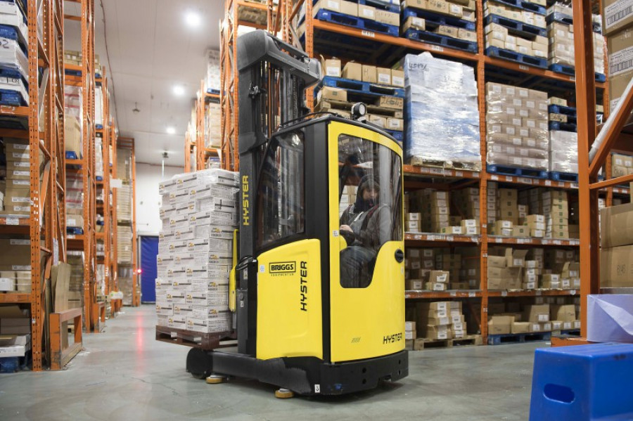 Hyster cold store reachtruck 23482