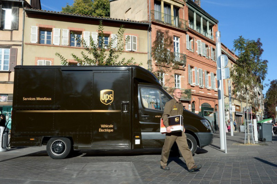 Ups e vehicle 21504