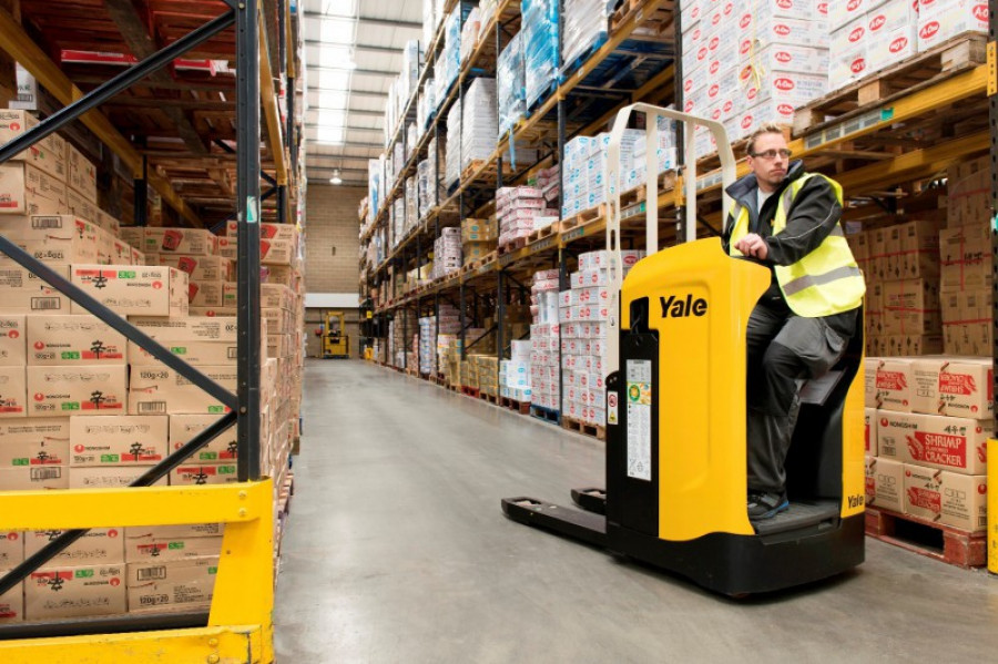 Yale rider pallet truck 19711