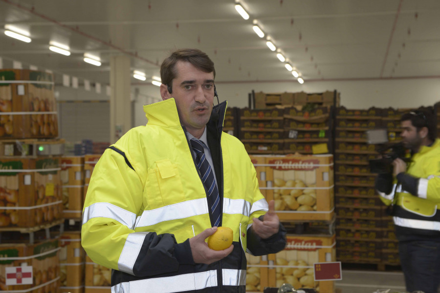 4. victor nieto en zona refrigerados 12320