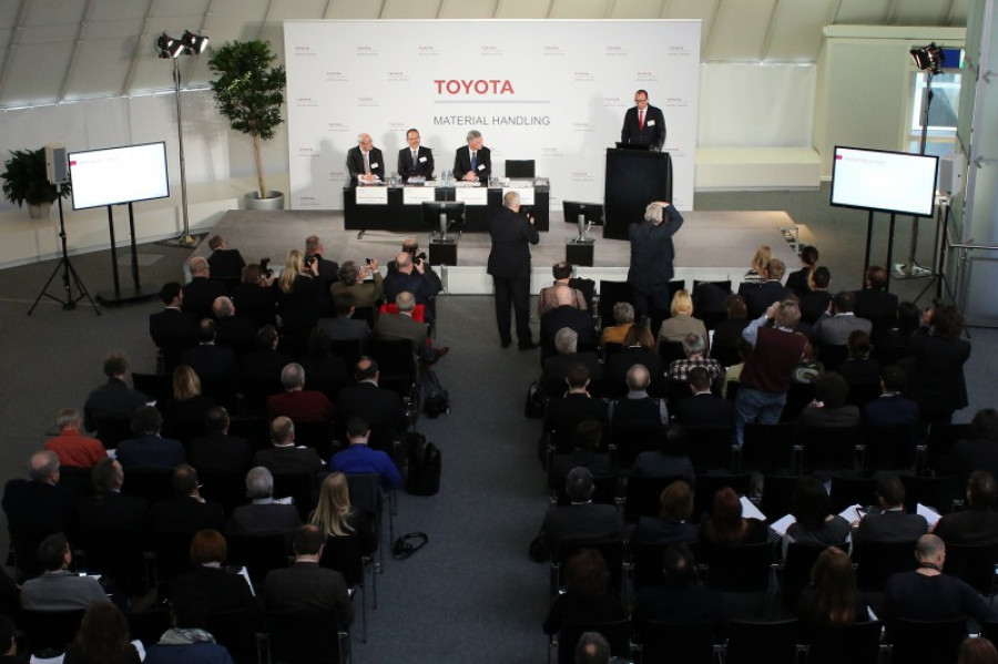 Toyota preview2014 011 8467