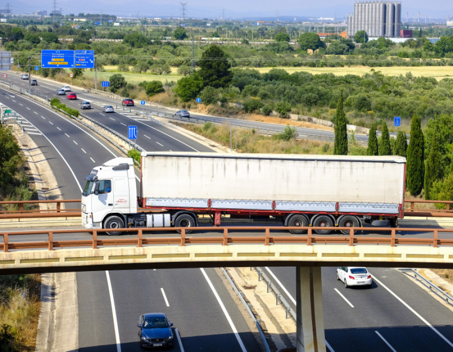 Autovia vilaseca en tarragona 123rf 42097