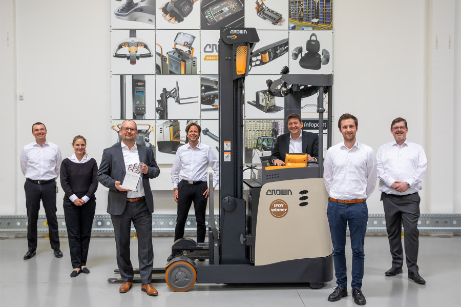 IFOY Winner 2020 Christian Baerwolff Senior Director European Engineering and Product Development at Crown with team