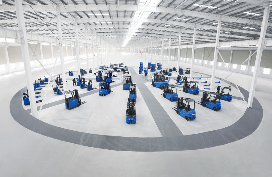 BYD pure electric forklift family