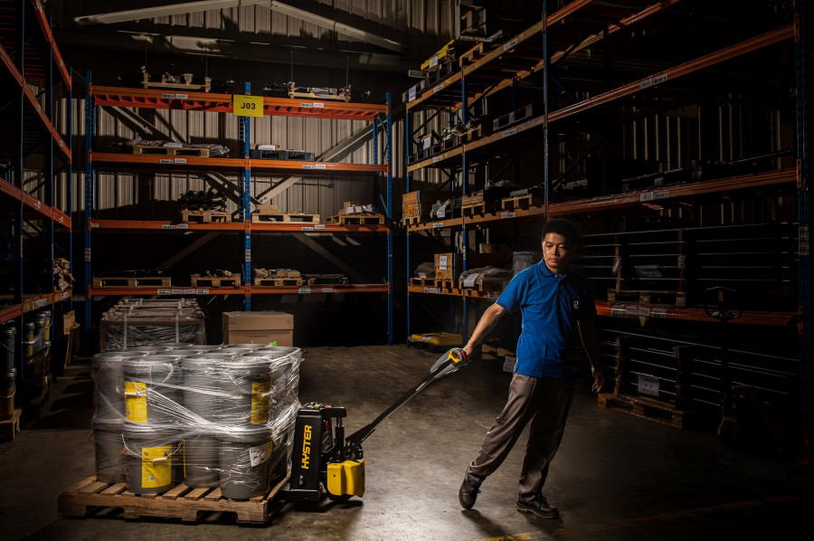COMPACT NEW HYSTER LITHIUM ION PALLET TRUCKS TO BOOST EFFICIENCY A