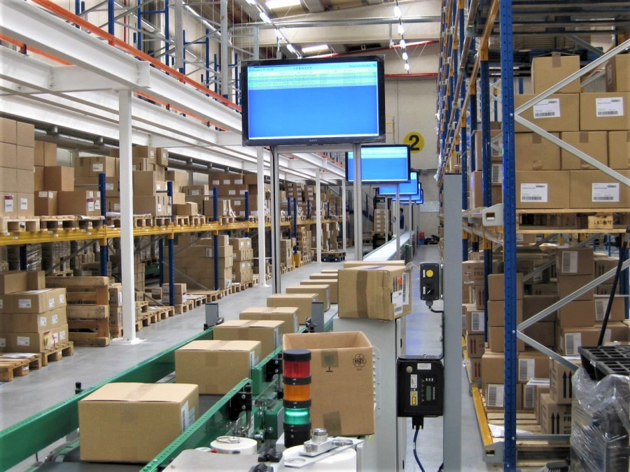 ALMACÉN CON PANTALLAv1 logistica profesional