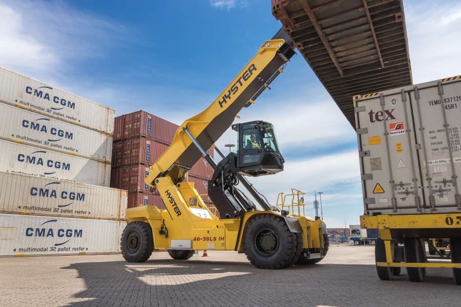 Award Winning Elevating Hyster ReachStacker Cabin