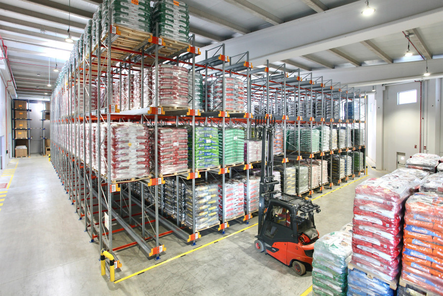 AR Racking   Skretting 1