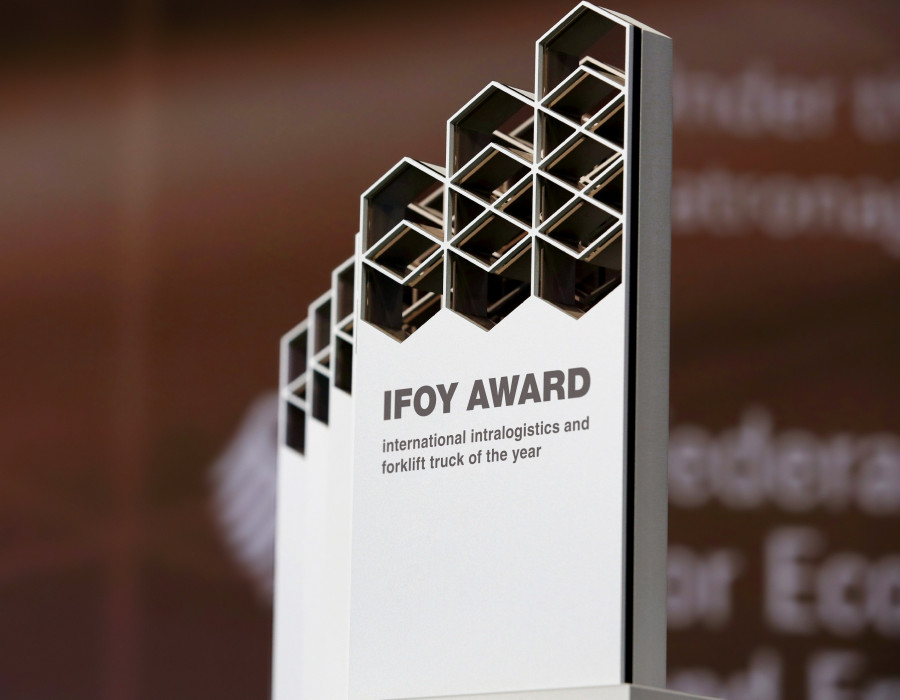 IFOY Trophy Foto IFOY AWARD