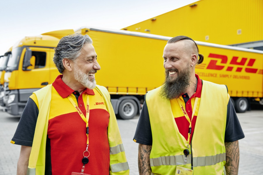 DHL Supply Chain equipo