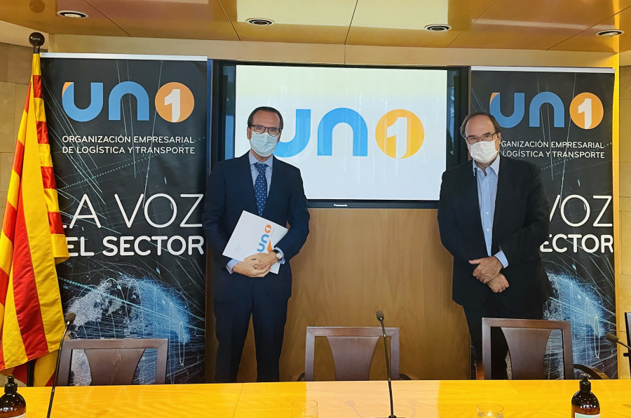 El subdirector general de Ordenación del Transporte de la Generalitat de Catalunya, Josep María Fortuny, y el presidente de UNO, Francisco Aranda
