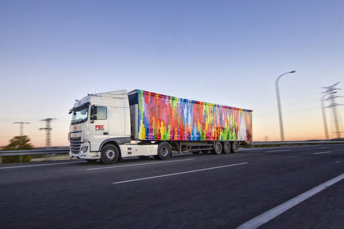 3. FOTO A RECUADRO CAMION PINTADO