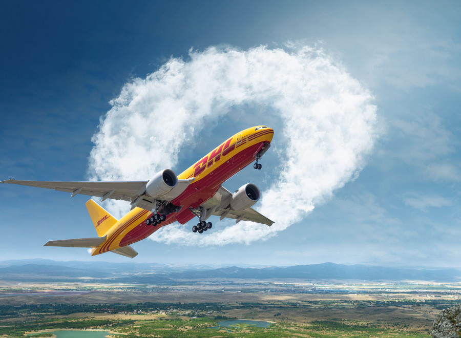 DHL Global SAF Plane Zero Cloud 3000x2220px v00 01 (1)