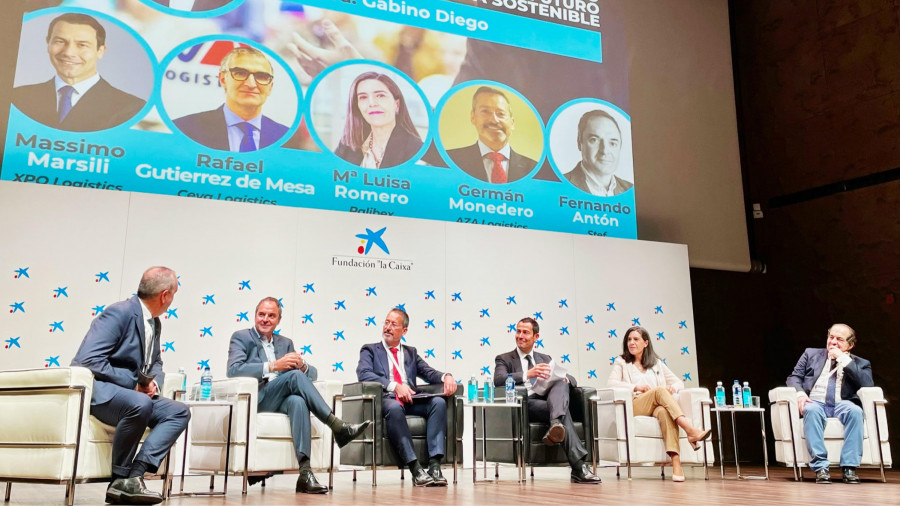 Mesa redonda Foro de Talento Logístico