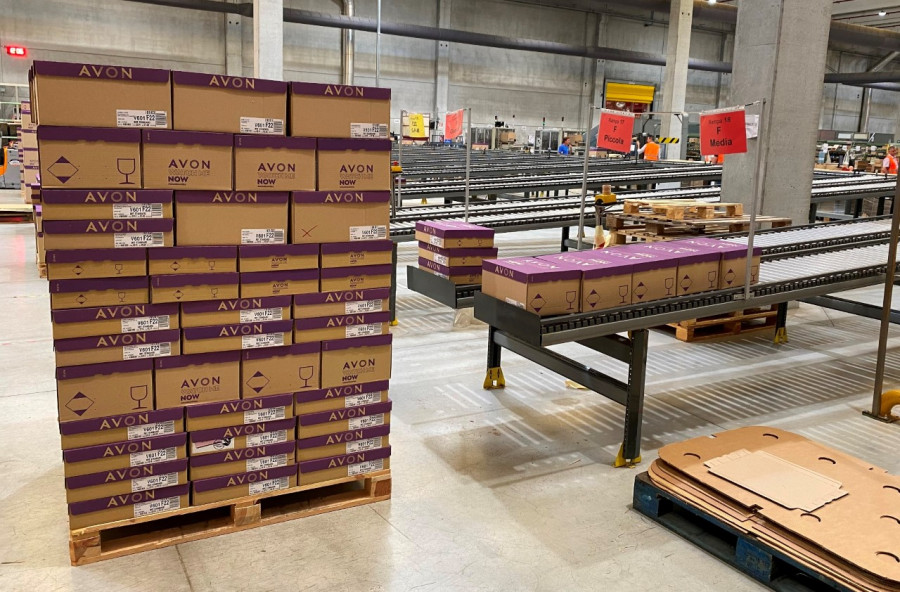 Thumbnail Avon pallet in the Anagni Rome warehouse © Arvato Supply Chain Solutions