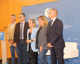 Gerente del Clúster acompañado de conselleira y Presidente Confederación Empresarios Pontevedra