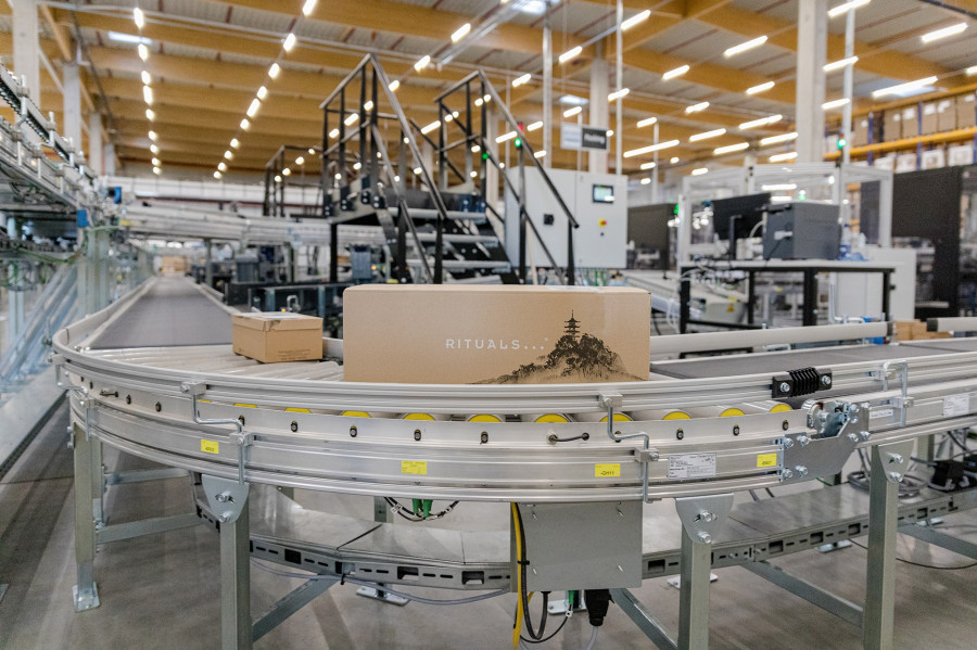Rituals Arvato Opening Package © Arvato Supply Chain Solutions