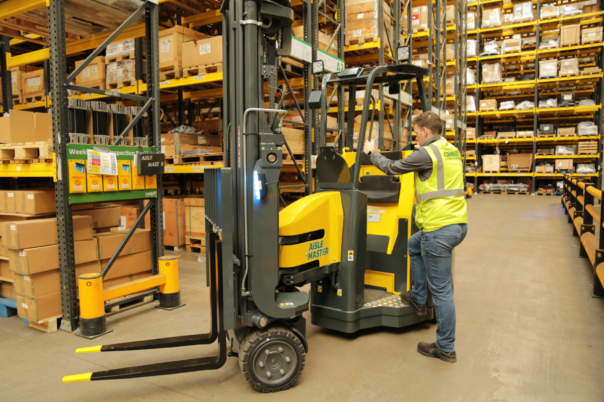 COMBILIFT Aisle Master OP IFOY 2023