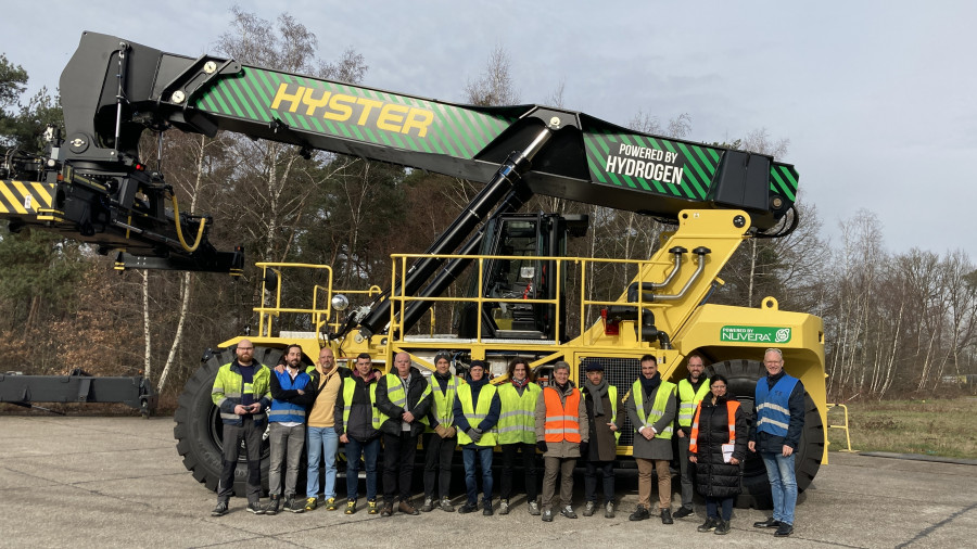 H2PORTS Reach Stacker
