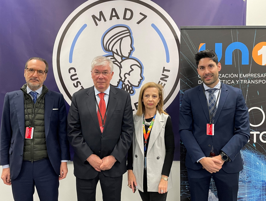 El presidente de UNO, Francisco Aranda, el alcalde de Illescas, José Manuel Tofiño, la Public Policy Sr. Manager de Amazon, Eva Pérez, y el director general de UNO, Rafael Aguilera