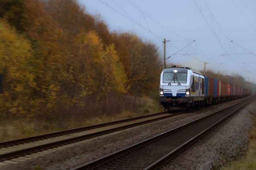 Tren carga vías pixabay (1)