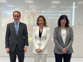 El presidente de UNO, Francisco Aranda  la alcaldesa de Zaragoza, Natalia Chueca  y la directora general del ZLC, Susana Val