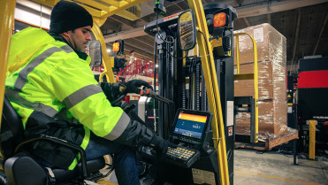 Warehouse photography website blog et6x series forklift cold storage loading 1280x720